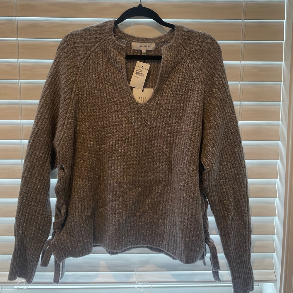 Nordstrom Rack John and Jenn sweater in moonstone size small. Never worn.